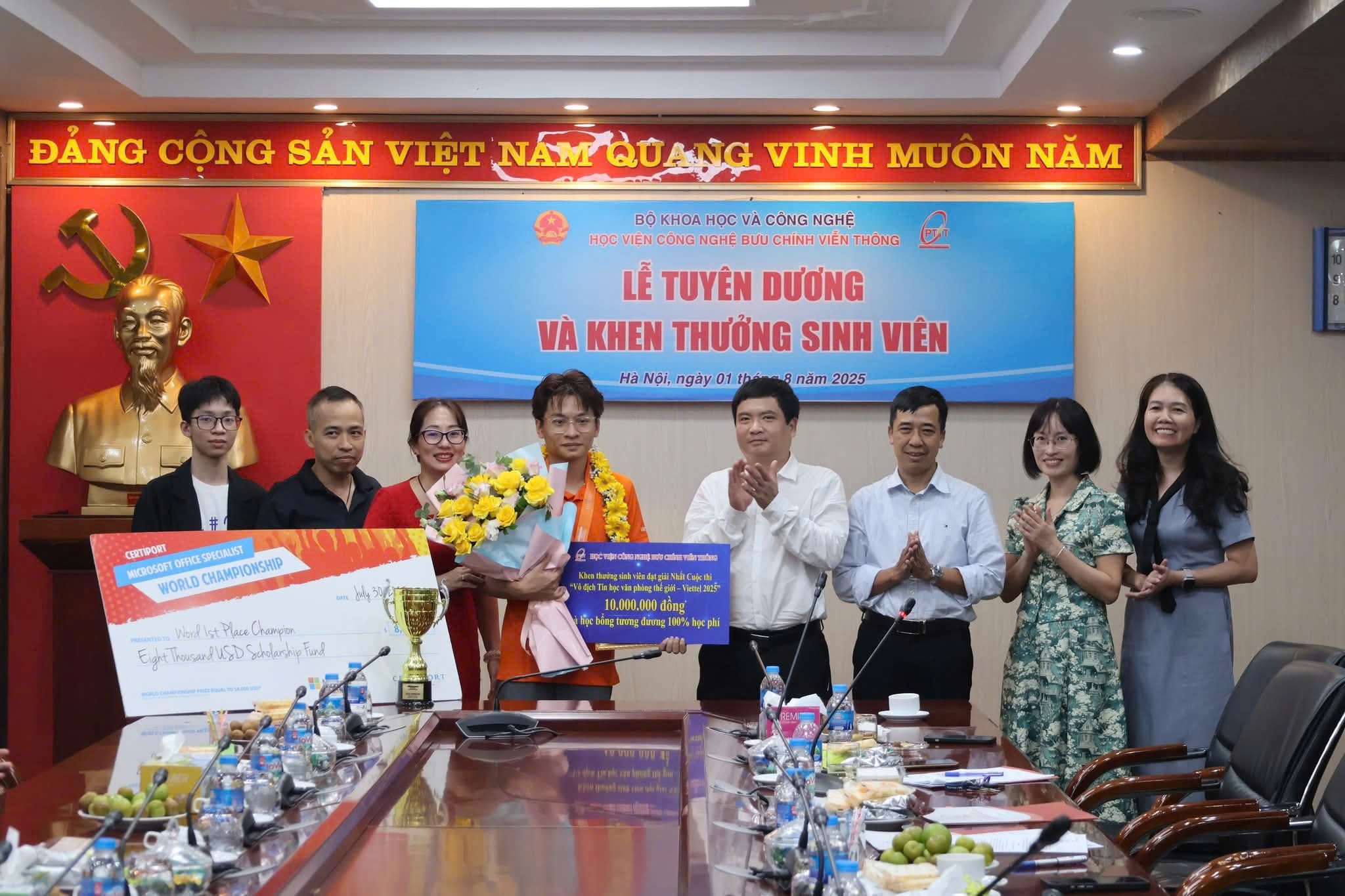 Sinh viên Đỗ Hải Long giành Giải Nhất thế giới cuộc thi Microsoft Office Specialist 2025