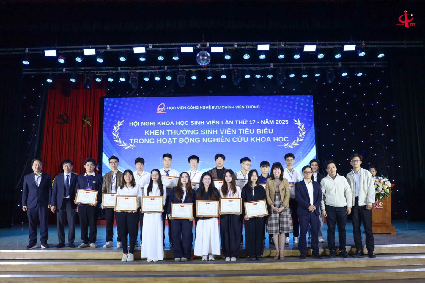 Hội nghị Khoa học Sinh viên lần thứ 17 lan tỏa đam mê nghiên cứu