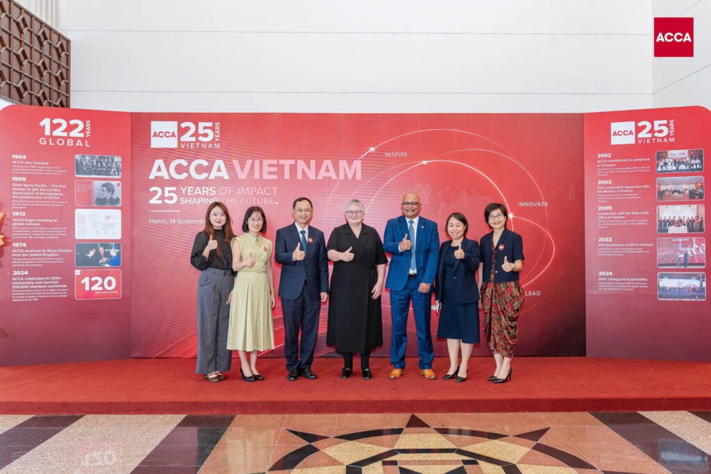 Posts and Telecommunications Institute of Technology Honoured as an “Education Partner of Excellence” at ACCA’s 25th Anniversary Celebration in Vietnam